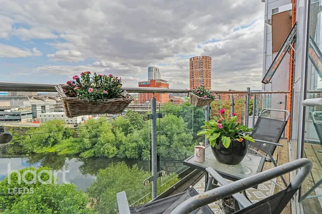 Whitehall Quay, Leeds, LS1, photo 1