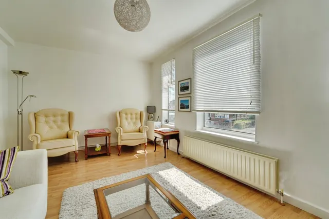 Queensway, Bletchley, MK2, photo 3