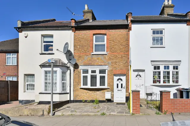 49 Greenford Road, Harrow, photo 1