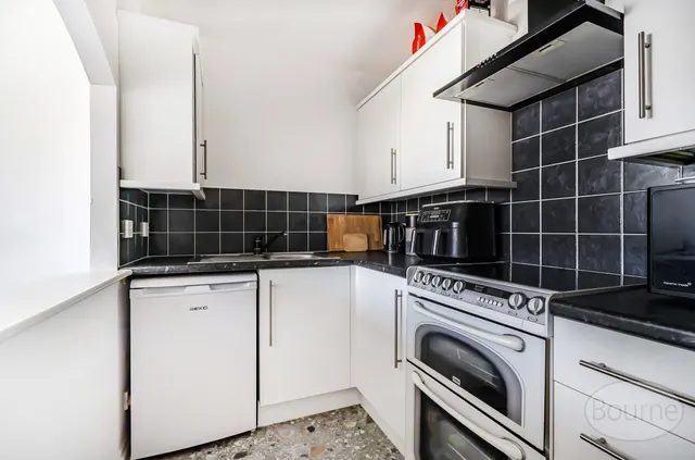 Meon Close, Petersfield, GU32, photo 3