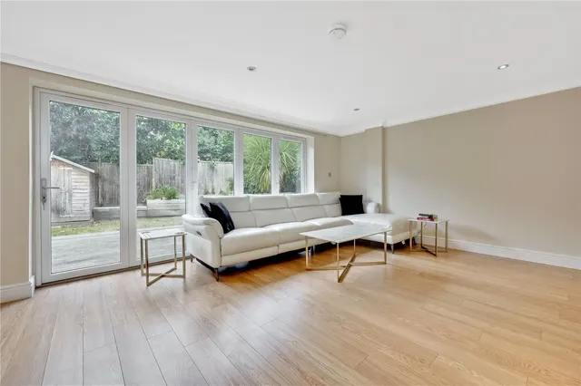 Elm Drive, Chobham, GU24, photo 3