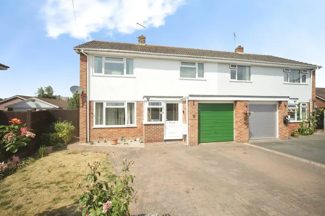Newlands Grove, Ruishton, Taunton, photo 1