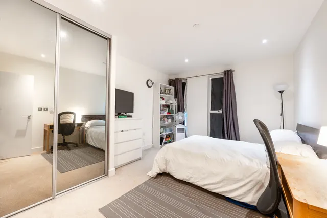 Photo 3 — Flat 18, Marsworth House, Hatton Road, Wembley