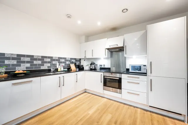 Photo 2 — Flat 18, Marsworth House, Hatton Road, Wembley