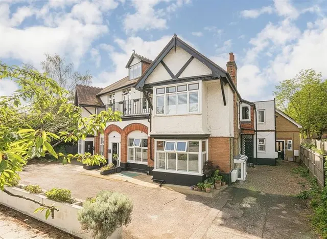 Kingston Lane, Teddington, TW11, photo 1