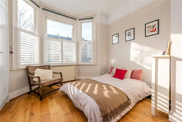 Leighton Gardens, London, NW10, photo 3