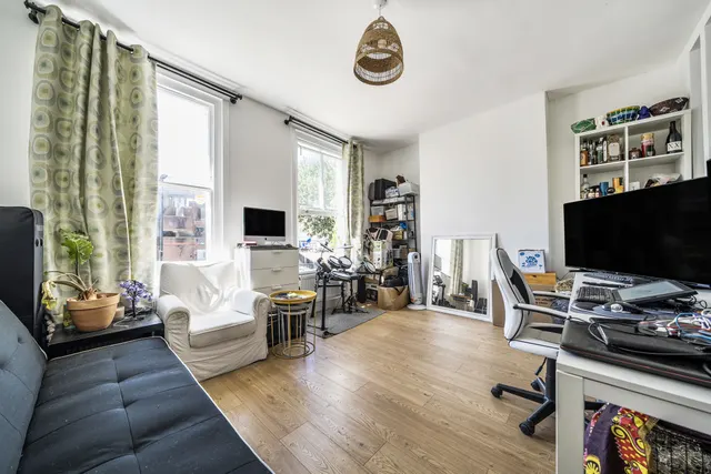Photo 2 — 170b Grafton Road, London
