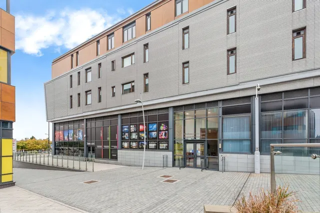 Burgage Square, WAKEFIELD, photo 1