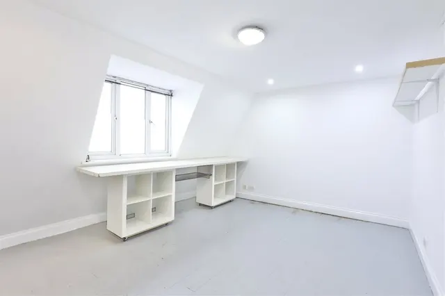 Photo 3 — Hornsey Road, N19 4EF