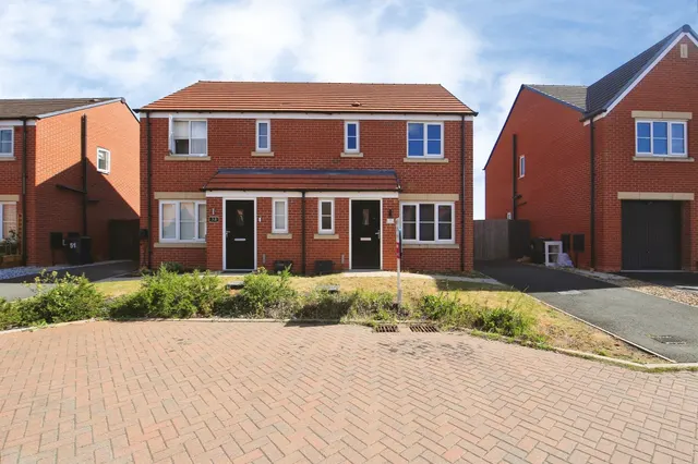 Rosewood Way, Hampton Gardens, Peterborough, photo 1