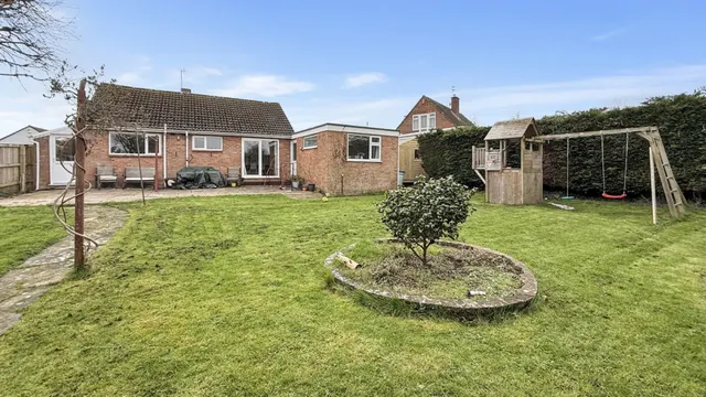 Photo 2 — Ludlow Close, Warminster