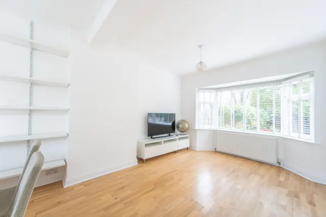 28 The Grange, Wembley, photo 1