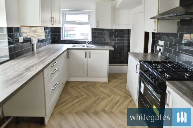 Parkside Parade, Leeds, LS11, photo 3
