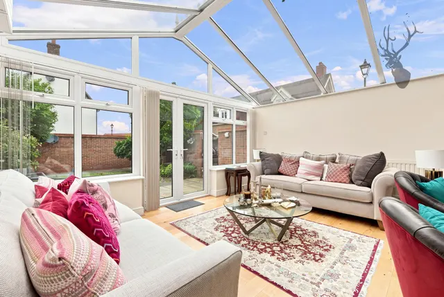 Willow Tree Close, Abridge, RM4, photo 3