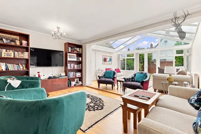 Willow Tree Close, Abridge, RM4, photo 2