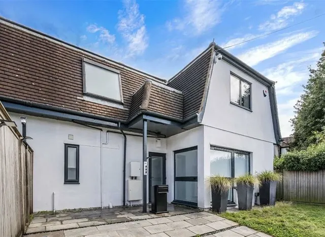 Shaftesbury Avenue, Kenton, HA3, photo 1
