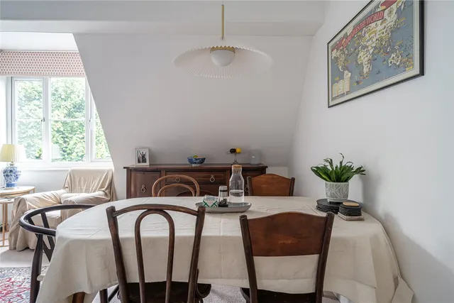 Photo 3 — Riggindale Road, London, SW16