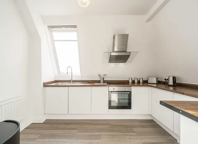 Photo 3 — Boston Manor Road, Brentford, TW8
