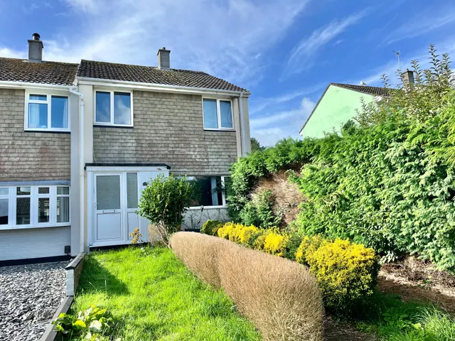 Churchill Walk, Saltash, PL12, photo 1