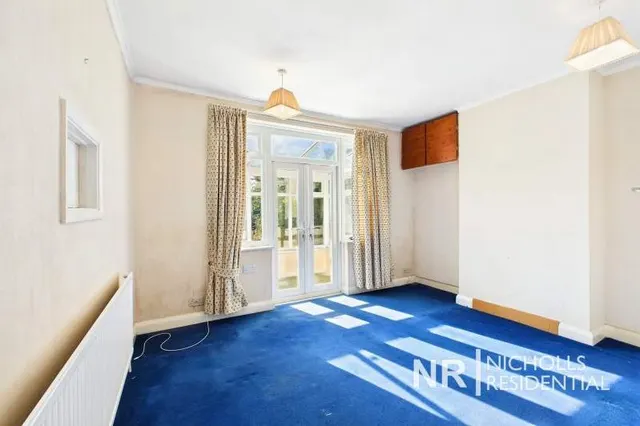 Derek Avenue, West Ewell, KT19, photo 3