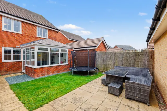 Photo 3 — Birch Grove, Honeybourne, WR11