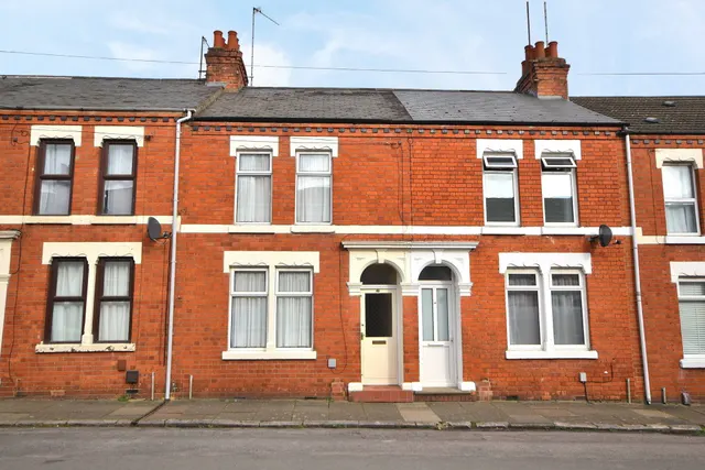 Newcombe Road, Northampton, NN5 7AZ, photo 1