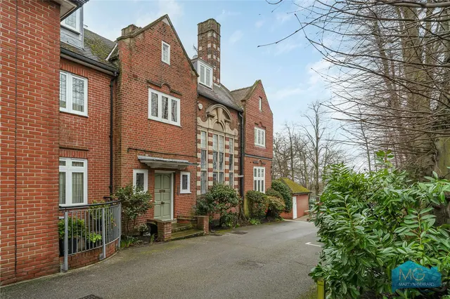 Aldermans Hill, London, N13, photo 1