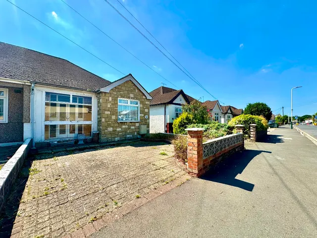 Church Road, Harold Wood, photo 1