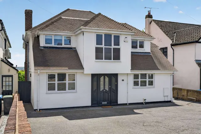Hill Road, Theydon Bois, Epping, Essex, CM16 7LX, photo 1