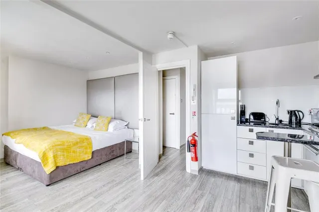 Warwick Road, London, SW5, photo 1