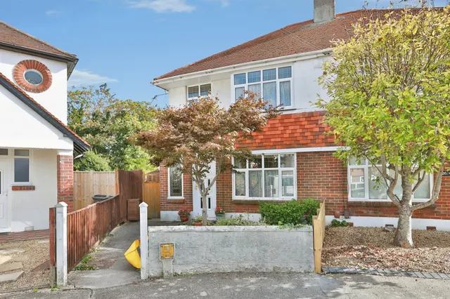 Riverside Road, Bournemouth, BH6, photo 1