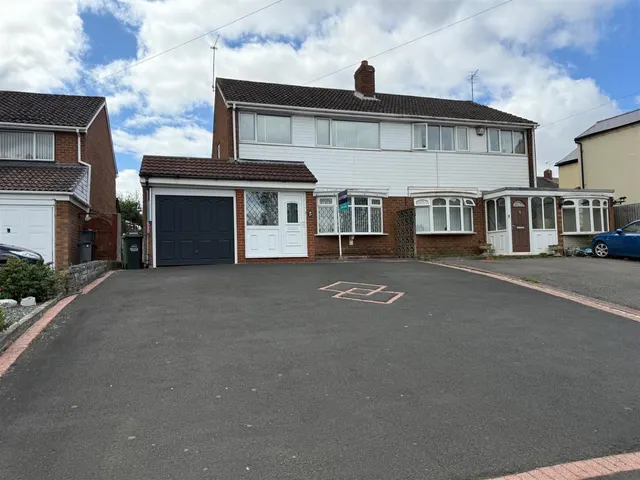 Stourbridge Road, Halesowen, B63 3QU, photo 1