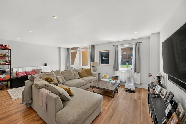 Cassilis Road, London, E14, photo 1