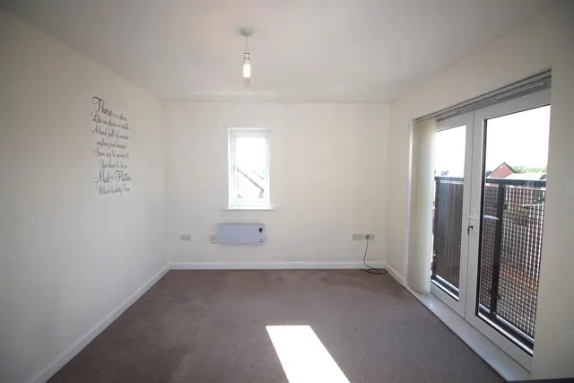 Photo 3 — Ivy Graham Close, Manchester, Lancashire, M40 3AX
