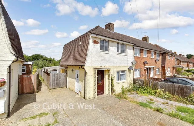 Groomsland Drive, Billingshurst, RH14, photo 1
