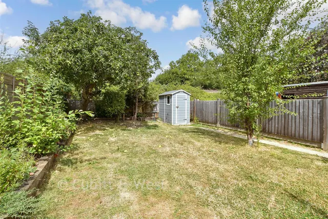 Groomsland Drive, Billingshurst, RH14, photo 3