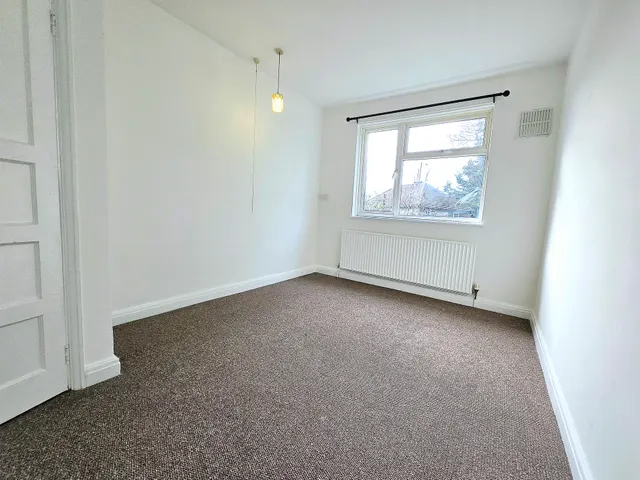 Oldfield Lane North, Greenford, UB6, photo 3