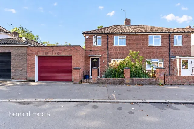 Mill Farm Crescent, Whitton, TW4, photo 1