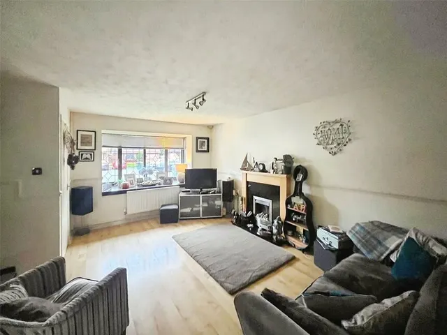 Photo 2 — Glenmore Drive, Coventry, West Midlands, CV6