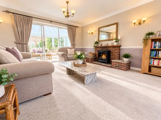Kinross Avenue, Woodsmoor, SK2, photo 2