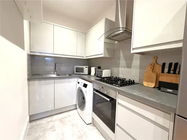 Harvest Crescent, Fleet, GU51, photo 3