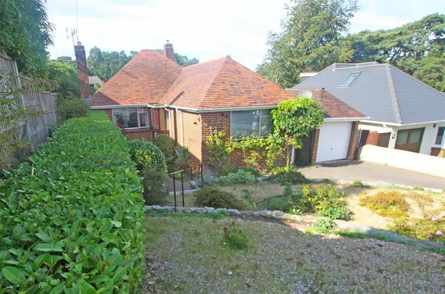 Burnham Drive, Bournemouth, BH8, photo 1