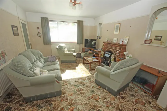Burnham Drive, Bournemouth, BH8, photo 3