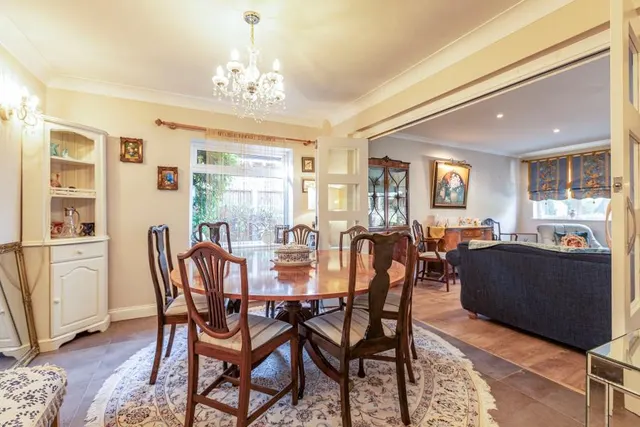 Dartnell Avenue, West Byfleet, KT14, photo 3