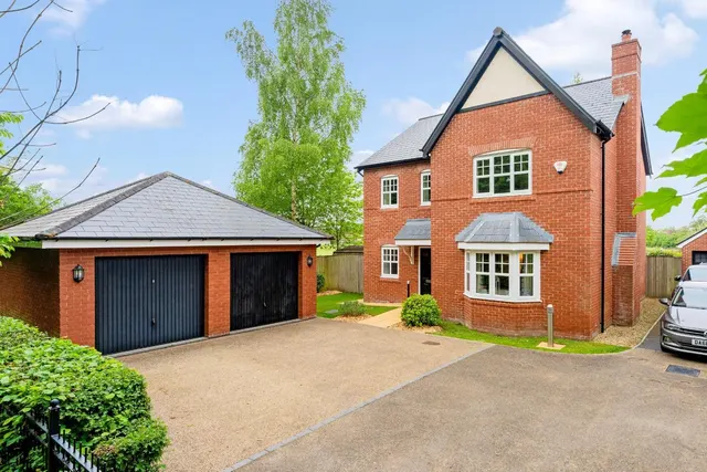 Plantin Road, Altrincham, Cheshire WA14 4YU, photo 1