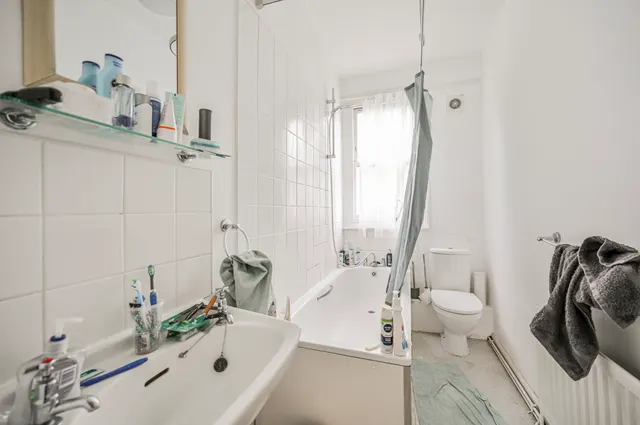 Photo 2 — 44D Fonthill Road, London