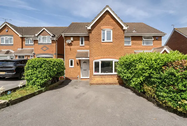 Photo 3 — Ellan Hay Road, Gloucestershire, Bradley Stoke, BS32 0HF