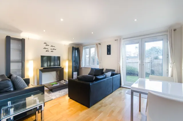 London, SW19, photo 2