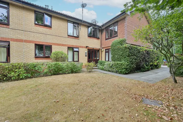 Flat 8, Rydal Court, Watford, photo 1