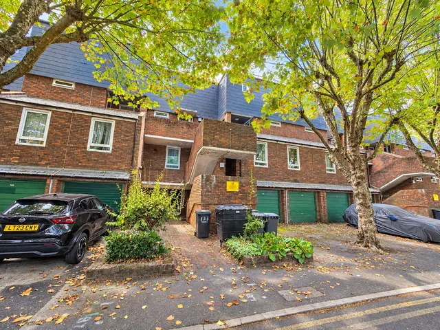 Erskine Crescent, London, N17, photo 1